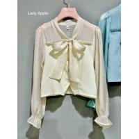ราคา Lady Apple เสื้อทวิตแขนยาวแต่งระบายที่อก พร้อมทั้งผูกโบว์ที่คอเสื้อ (22060397820)
