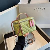 ราคา กระเป๋าผู้หญิงใบเล็กสายโซ่ลายสี่เหลี่ยมข้าวหลามตัดสไตล์ชาแนลกระเป๋าสะพายข้างสะพายไหล่แมทช์ลุคง่ายแบบใหม่ปี2023กระเป๋าทรงจีบแบบถือสีตัดกัน (21615708349)
