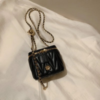 ราคา กระเป๋าสะพายคาดตัวลายดอกคามิเลียร์ไคล์แฟชั่นอเนกประสงค์กระเป๋าสะพายไหล่สายโซ่มาใหม่ล่าสุดอินเทรนด์สีแดงเล็กๆ (22549125252)