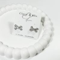 ราคา Claire Kos ต่างหูโบว์ ติดหู คริสตัลใหญ่ ขนาด 1 4 ซม (21887417325)