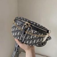 ราคา รุ่นขายดี กระเป๋าคาดอก คาดเอว มีโซ่สีทองห้อย สายสะพายอย่างดี (20447900293)