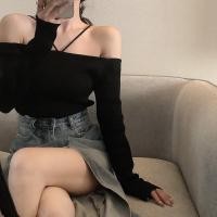 ราคา พร้อมส่ง SHOP 077 เสื้อปาดไหล่ไหมพรม สวยเซ็กซี่มีสายคล้องคอ (16079866154)