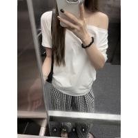 ราคา เสื้อยืดแขนสั้นเซ็กซี่ผู้หญิง เปิดไหล่ข้างเดียว ทรงเข้ารูป เสื้อครอปผ้าร่องทรงแขนสั้นปาดไหล่ 6 สี (22606479875)