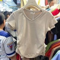 ราคา 01เสื้อยืด ยูนิโคล่ ดีเทลหยุมข้าง ใส่เข้ารูป เนื้อผ้านิ่ม ใส่สบาย เสื้อคอวี (22188395399)