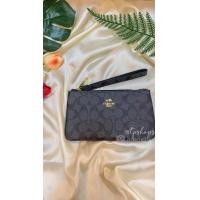 ราคา พร้อมส่ง กระเป๋าคล้องมือ กระเป๋าคล้องแขน กระเป๋าสตางค์โค้ช ขนาด 7 K5 (22429347579)