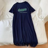 ราคา ꕥCatalog Fashionꕥ ชุดเดรสยาวแขนสั้น ทรงตรง มีกระเป๋าข้าง อกสกรีนลาย Snapple (9715476547)