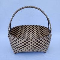 ราคา กระเช้าสานเส้นพลาสติก ตะกร้าสานเส้นพลาสติก ตระกร้าสานเส้นพลาสติก ทรงวงรี ที่จับโครงลวดขนาดใหญ่ และเล็ก (21728771909)