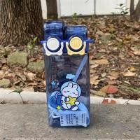 ราคา กระบอกน้ำเด็ก กระติกน้ำทรงสี่เหลี่ยมลายการ์ตูนสุดน่ารัก หลอดเด้ง พร้อมสายสะพาย ขนาด 520 mL (21581406196)