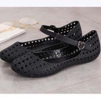 ราคา Khun Chay สต็อกไทย รองเท้าหุ้มส้นมีสายรัดส้น มี 4 สี ฉลุลาย 6 เหลี่ยม (15585401970)