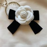 ราคา เข็มกลัดดอกไม้คาเมลเลียใหม่เข็มกลัดผูกโบว์กำมะหยี่สำหรับผู้หญิงเสื้อสไตล์วิทยาลัยเข็มกลัดติดปกเสื้อสำหรับงานแต่งงานแนววินเทจสำหรับผู้หญิง (22606235176)