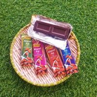 ราคา ช็อคโกแลต HER WEI Almond Nut with Milk Chocolate แบบ 6 ชิ้น (11997484810)