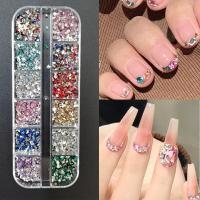 ราคา เครื่องประดับเล็บขนาดเล็กติดเพชรสีสันสดใสเอเลี่ยนส้นแบนติดเพชรสีขาวสีชมพูซุปเปอร์แฟลชอุปกรณ์เสริมเล็บ12ช่อง (22687515730)