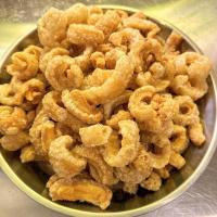 ราคา กากหมูทอดเกลือ ชิ้นเล็กพอดีคำ ทอดสูตรโบราณ อร่อยไม่เหม็นหืน แคบหมู (22744815182)