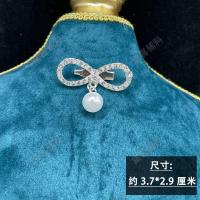 ราคา เข็มกลัดติดหน้าอกประดับเพชรรูปโบว์เครื่องประดับเข็มกลัดเพชรเทียมสไตล์ชาแนลสวยหวาน DIY สำหรับตกแต่งเสื้อผ้ารองเท้าและหมวกผ้าพันคอ (21340830298)