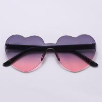 ราคา CHUAN ทันสมัยและทันสมัย สีลูกอมสี สีสันสดใส ที่บังแดด แว่นตากันแดดรูปหัวใจ แว่นกันแดดสำหรับงานเลี้ยง แว่นตารูปหัวใจ (20548917314)