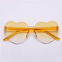 ราคา CHUAN ทันสมัยและทันสมัย สีลูกอมสี สีสันสดใส ที่บังแดด แว่นตากันแดดรูปหัวใจ แว่นกันแดดสำหรับงานเลี้ยง แว่นตารูปหัวใจ (20548917296)