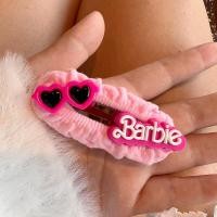 ราคา พร้อมส่ง กิ๊บติดผมตุ๊กตาตัวอักษรสีชมพูกิ๊บติดผม BB กิ๊บติดผมหน้าม้าด้านข้างไซส์ใหญ่กิ๊บติดผมสไตล์ตุ๊กตาบาร์บี้สาวเกาหลี (22089728964)