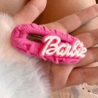 ราคา พร้อมส่ง กิ๊บติดผมตุ๊กตาตัวอักษรสีชมพูกิ๊บติดผม BB กิ๊บติดผมหน้าม้าด้านข้างไซส์ใหญ่กิ๊บติดผมสไตล์ตุ๊กตาบาร์บี้สาวเกาหลี (22089728963)