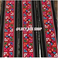 ราคา ลายปักอาข่าด้วยจักร ลายขนาด 1 2 นิ้ว ตัดแบ่งขายต่อเมตร ใช้ตกแต่ง เสื้อผ้า กระโปรง กางเกง ใส่ออกงานได้สวยเก๋ ไม่ซ้ำใคร พร้องส่งจากไทย (16564061314)