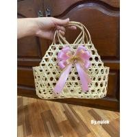 ราคา กระเช้าตรุษจีน กระเช้าผลไม้ ชะลอมสานไม้ไผ่ ทรงกระเป๋า ขนาด กว้าง4xยาว10xสูง4นิ้ว พร้อมโบ (21446780048)