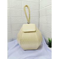 ราคา กระเป๋าผ้าไทยทรงถุงทองลายเยาวเรศ (22627958651)