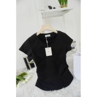 ราคา 01เสื้อยืด ยูนิโคล่ ดีเทลหยุมข้าง ใส่เข้ารูป เนื้อผ้านิ่ม ใส่สบาย เสื้อคอวี (22188395373)