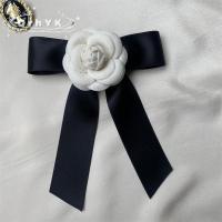 ราคา เข็มกลัดดอกไม้คาเมลเลียใหม่เข็มกลัดผูกโบว์กำมะหยี่สำหรับผู้หญิงเสื้อสไตล์วิทยาลัยเข็มกลัดติดปกเสื้อสำหรับงานแต่งงานแนววินเทจสำหรับผู้หญิง (22606235180)