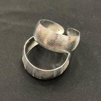 ราคา fashion jewele ข้อมือชุดไทยล้านนา กำไลข้อมือผู้ใหญ่ กำไลภาคเหนือ สีรมดำ ทอง เงิน พร้อมส่ง (22423937971)