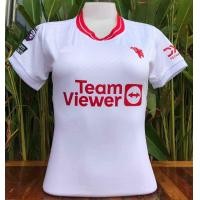 ราคา เสื้อกีฬาฟุตบอลของผู้หญิงทีมแมนยูลายใหม่ล่าสุดเป็นเสื้ออย่างเดียวฟรีไซส์รอบอก 32 ถึง 36 (17117458261)