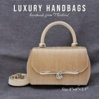 ราคา กระเป๋าผ้าไหมแท้ ผ้าไหมเปลือกนอก โทนสีล้วน (22370602105)