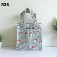 ราคา กระเป๋าผ้าเคลือบกันน้ำ กระเป๋าเคลือบพลาสติก รุ่น R ใส่กล่องข้าว หรือของใช้ส่วนตัวหิ้วไปนอกบ้านได้ (22277593195)