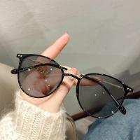 ราคา OYKI TR90 Photochromic Retro Round Metal Frame Glasses for Men and Women (21768018389)