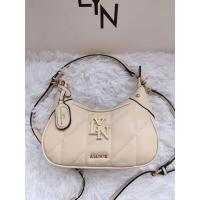 ราคา พร้อมส่งกระเป๋าทรง HOBO LYN AMOUR คอลเลคชั่นใหม่ล่าสุด พร้อมหูจับเเเละสายสะพาย (20499293951)