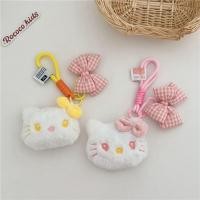 ราคา IU MISS สร้างสรรค์และสร้างสรรค์ พวงกุญแจกำมะหยี่รูปแมว KT การ์ตูนลายการ์ตูน ลายสก็อต จี้รูปคิตตี้มีโบว์ แฟชั่นสำหรับผู้หญิง คาวาอิ ตกแต่งกระเป๋าเป้สะพายหลัง (22719296051)