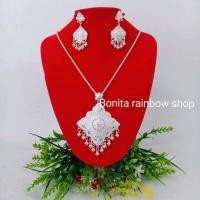 ราคา สร้อยคอพร้อมต่างหู เครื่องประดับชุดไทย ต่างหูแบบเจาะ งานประดับพลอยแดง รุ่น F00854 (22130211501)