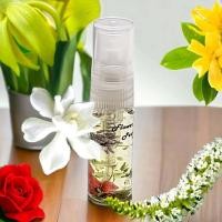 ราคา น้ำหอมดอกไม้ น้ำหอมดอกไม้ไทย น้ำหอมกลิ่นดอกไม้ น้ำหอมกลิ่นดอกไม้ไทย หอมติดทนนาน20ชม กลิ่นFlower in Love รวมดอกไม้ 5 ชนิด ขนาดทดลอง 3ml (21490790447)