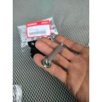 ราคา บานพับเบาะ แท้เบิกศูนย์ น๊อตบานพับเบาะ เลส งานเฮงสกรู wave125เก่า เวฟ125I Sบังลม เวฟ125R Sหัวเถิก มีขายแยก (20912391167)