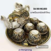 ราคา ชุดกาทรงช้างเบญจรงค์พร้อมกล่องผ้าไหม Elephant shaped Tea Set with Five Small cups in Silk Box Handpainted by JJ Benjarong (22373977062)
