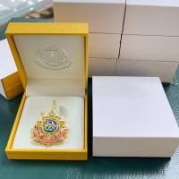 ราคา เข็มที่ระลึกตราสัญลักษณ์ งานเฉลิมพระเกียรติพระบาทสมเด็จพระเจ้าอยู่หัว เนื่องในโอกาส พระราชพิธีมหามงคลเฉลิมพระชนมพรรษา 6 รอบ (22371658123)