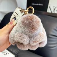 ราคา พวงกุญแจรถยนต์รูปกระต่ายน้อยตุ๊กตาขนกระต่ายน่ารักที่ห้อยกระเป๋ามินิตุ๊กตาขนฟูเครื่องประดับห้อยแกล้งตายกระต่าย (21429973635)