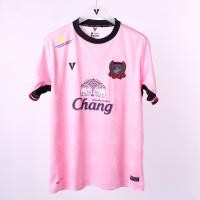 ราคา VOLT เสื้อฟุตบอลเหย้า สุพรรณบุรี เอฟซี สีชมพู ของแท้ VECTOR 001 SUPHANBURI FC THIRD JERSEYS 2023 24 (21189115927)