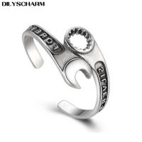 ราคา ประแจโลหะรูปร่างของเครื่องมือสำหรับผู้ชายกำไลเงินสแตนเลสบุคลิกภาพสุดเท่พร้อมจี้กำไลข้อมือ (21837943587)