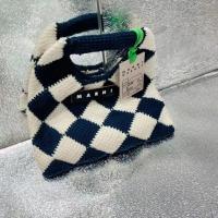 ราคา FDDE จุได้มาก กระเป๋าถัก Marni ลายสก๊อตสี่เหลี่ยมขนมเปียกปูน การเย็บปะติดปะต่อกัน กระเป๋าถือลายตารางประดับเพชร หวานหวานแหววว กระเป๋าเงินกระเป๋าสตางค์ กระเป๋าถือสุดเก๋ สาวๆ (22651880080)