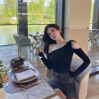 ราคา เสื้อยืดแขนยาวผู้หญิง งานเปิดไหล่ข้างเดียว เสื้อเปิดไหล่ผู้หญิง เสื้อยืดแขนยาวผู้หญิง (17712400616)