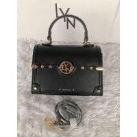 ราคา ทรงเคลลี่ กระเป๋าครอสบอดี้ LYN กระเป๋าสะพายเเบบใหม่ทรงเคลลี่ มี 4 สี พร้อมอุปกรณ์ มี สายยาว เเต่งโลโก้ด้านหน้า ใช้งานถือเเละสะพาย (21761089510)