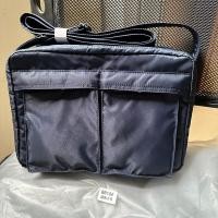 ราคา PORTER กระเป๋าสำหรับทั้งหญิงและชายเก็บของใช้ในกระเป๋าเล็กแบบคลาสสิกของกระเป๋าสะพายผู้ชายกระเป๋าสะพายข้างสไตล์ญี่ปุ่นยอดนิยมเอกสารแบบสบายๆ (22590762426)