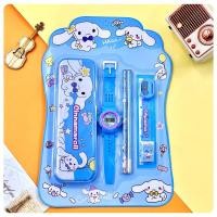 ราคา เครื่องเขียนสำหรับเด็กชุด 7 ชิ้นรางวัลการเรียนรู้การ์ตูนนาฬิกาเด็กน่ารักไม้บรรทัดปากกายางกบ (22878761519)