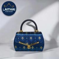 ราคา กระเป๋าผ้าไทย ผ้าไหมแพรทิพย์ รุ่นมินิ อะไหล่ทอง (22731975119)