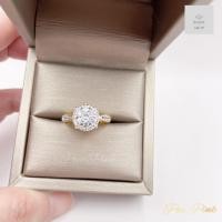 ราคา แหวนเพชรกระจุกล้อมเพชรพร้อมบ่าข้างประดับเพชร ขนาดฟรีไซค์ (21825926239)