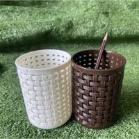 ราคา กล่องใส่ปากกาทรงกลม ลายหวาย สีน้ำตาล ขาว กล่องลายหวาย กล่องกลมใส่เครื่องเขียน ตะกร้าลายหวาย กล่องใส่เบ็ดเตล็ด (22805040257)